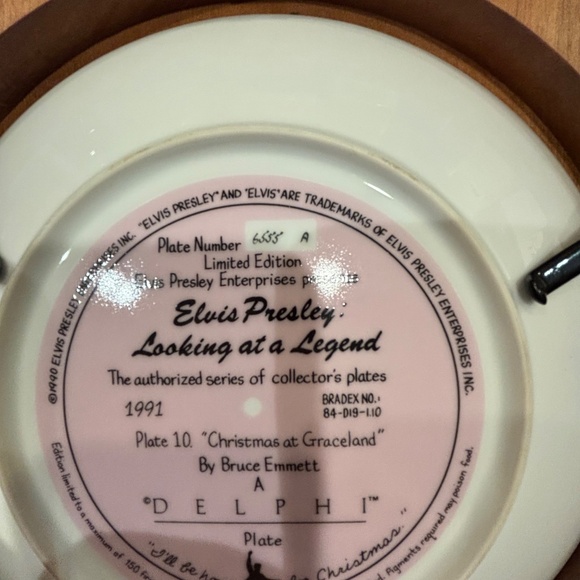 Elvis Presley Christmas at Graceland Plate in Frame - Picture 4 of 4